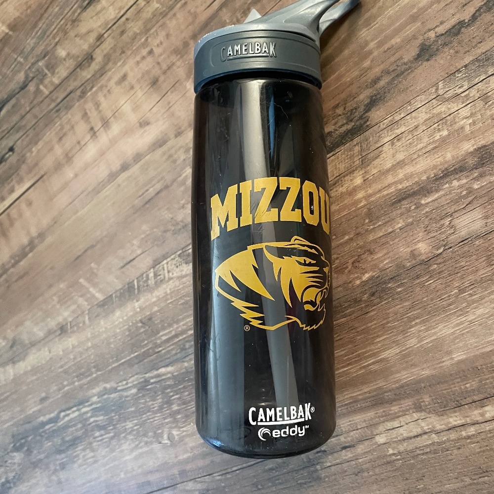 ✨4 for $15✨ Camelbak Black Mizzou Water Bottle